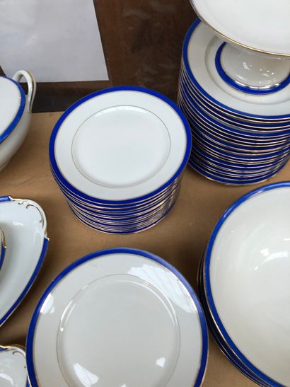 null Manufacture Limoges France

Important service de table en porcelaine blanche...