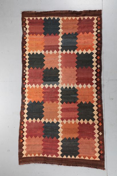 null Important Kilim (Turkmen) milieu XXème.

Travail à l'aiguille, technique de...