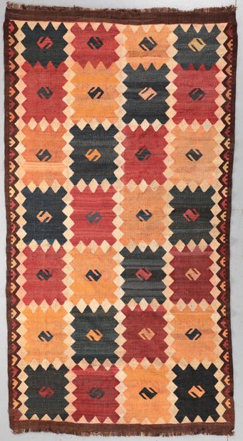 null Important Kilim (Turkmen) milieu XXème.

Travail à l'aiguille, technique de...