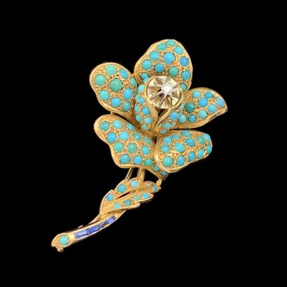 null Yellow and white gold (750‰) "flower" brooch paved with cabochon turquoise,...