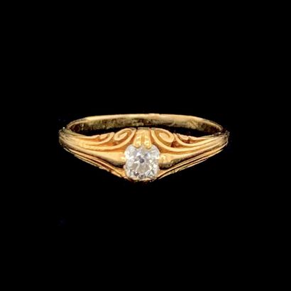 null Fine yellow gold (750‰) openwork scrollwork "rush" ring set with a small cushion-shaped...