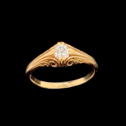 null Fine yellow gold (750‰) openwork scrollwork "rush" ring set with a small cushion-shaped...