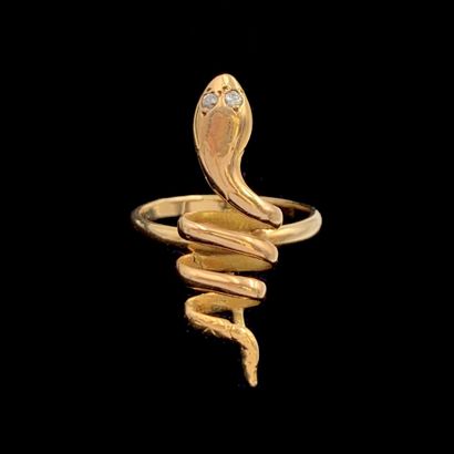 null Pink gold (750‰) "snake" ring. The eyes set with brilliant-cut diamonds. 

Accident.

Finger...