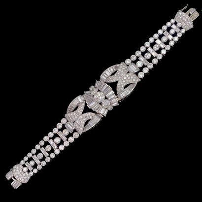 null Important platinum (950‰) and white gold (750‰) flexible, openwork "cuff" BRACELET,...