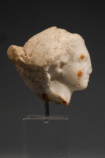 null Head of a veiled woman, probably part of a sarcophagus.

White marble. Wear.

Roman...