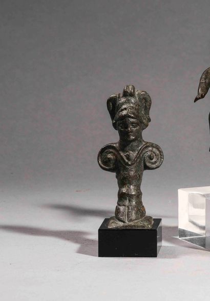 null Set of two hammer axes decorated with animal heads spitting the blade, of the...
