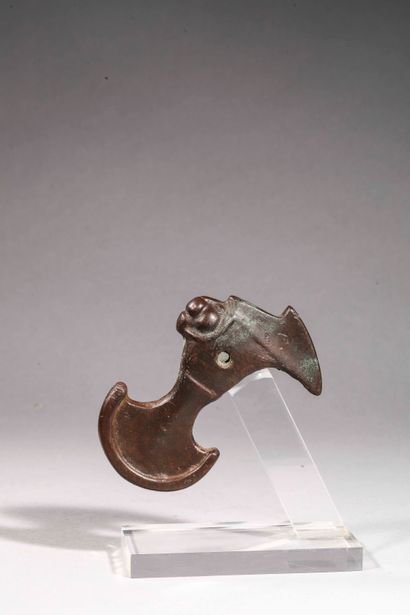 null Set of two hammer axes decorated with animal heads spitting the blade, of the...