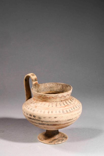 null Jug with pedestal and dot line decoration.

Beige terracotta

Magna Graecia,...