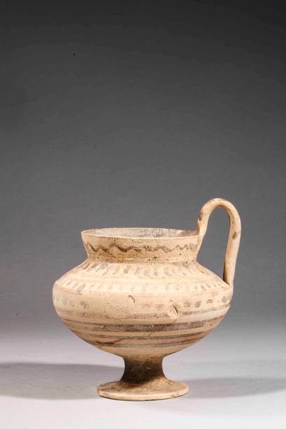 null Jug with pedestal and dot line decoration.

Beige terracotta

Magna Graecia,...