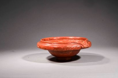 null Bowl with rim and spout

Terra sigillata. Important restorations and repaints

Gallo-Roman...