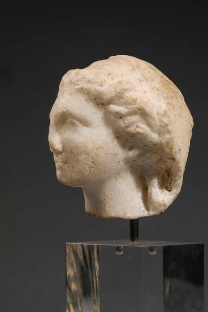 null Head of a veiled woman, probably part of a sarcophagus.

White marble. Wear.

Roman...