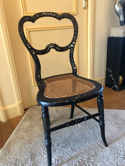 null Réunion de 4 chaises en bois noirci et décor marqueté de nacres

Epoque Napoléon...