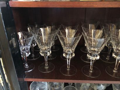 null Partie de service de verre en cristal

Environ 30 verres (3 tailles)



Lot...