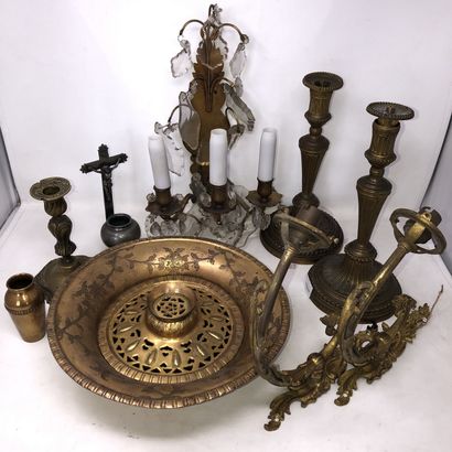 null Lot of various trinkets including candlesticks, vases, sconces, boxes, bronze...