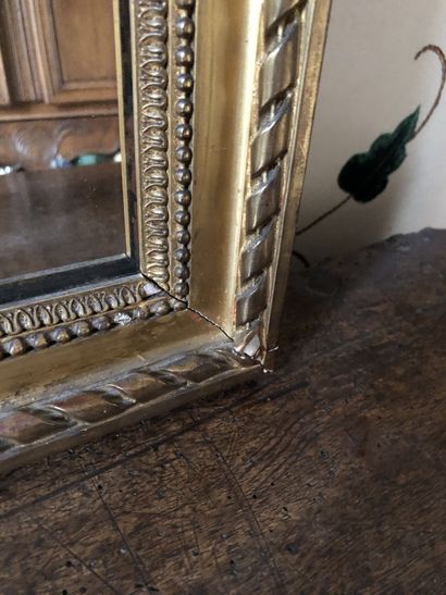 null Miroir en stuc doré 

Style Louis XVI, moderne

82 x 74 cm (quelques accide...