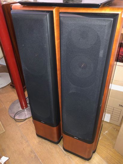 null 
ON DESIGNATION - Lot including

- Pair of Jamo speakers 

Two speaker stands

-...