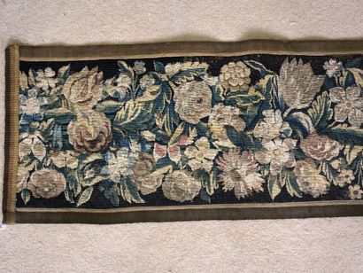 null 
Bandeau provenant d’une bordure en tapisserie, laine et soie, Aubusson, XVIIème...