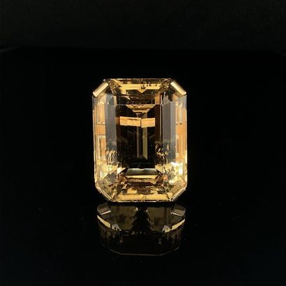 null 
*Importante BAGUE en or jaune (750) ajouré à motifs géométrique, serti d'une...