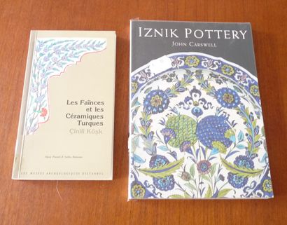 null -	IZNIK POTTERY. John CARSWELL. ED.THE BRITISH MUSEUM PRESS.2006.



-	LES FAIENCES...