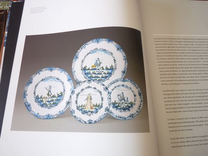 null DELFT CAPITAL OF THE EARTHENWARE. 1983.CATALOGUE OF EXHIBITION MUSEE HOTEL SANDELIN...
