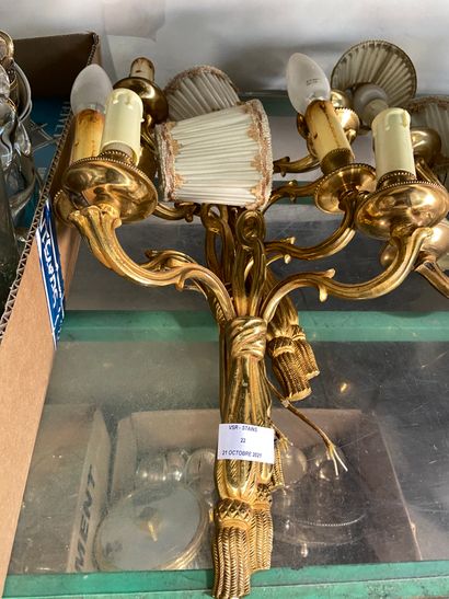 null Suite de 4 appliques en bronze doré de Style Louis XVI