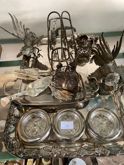 null Important lot of silver plated metal including two roosters, a large tray, under...