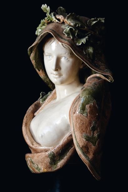 LOUIS CARRIER - BELLEUSE (1848-1913) Buste de Flore Sculpture en céramique polychrome...