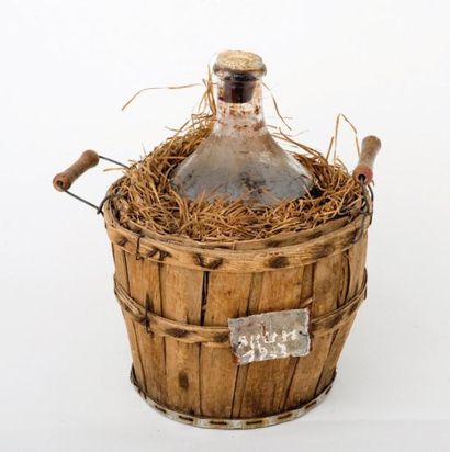 null DAME JEANNE 5 LITRES, RHUM 1943, Niveau: 12cm, bouchon fragile, millésime peint...