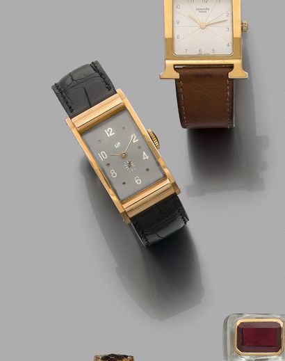 null LIP

Rectangular watch band in yellow gold (750%). Roller clasps. Black dial,...
