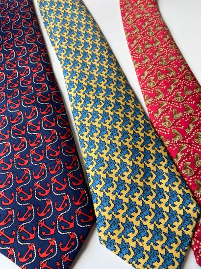 HERMES, Paris 
Lot de 3 cravates en soie...