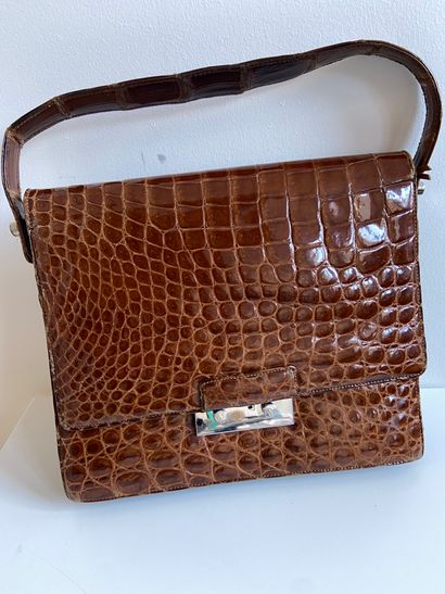 null LOEWE, Sac du soir en crocodile marron, interieur à 3 soufflets, Anse

Diag...