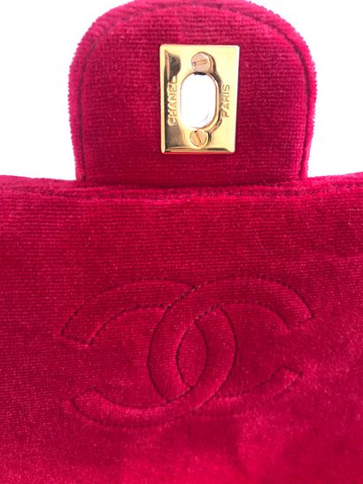 null 
CHANEL, Paris




Quilted red velvet bag model TIMELESS single flap c.1985,...