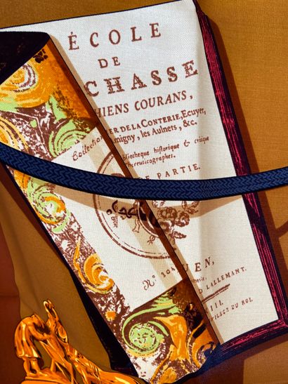 null HERMÈS Paris made in France 

Carré en soie imprimé et titré "MÉMOIRE D HERMES"



PRIX...