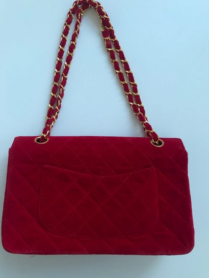 null 
CHANEL, Paris




Quilted red velvet bag model TIMELESS single flap c.1985,...