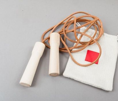 null HERMÈS Paris made in France Year 2013

*Skipping rope in natural leather "Chic...