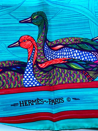 null HERMÈS Paris made in France 

Carré en soie imprimé de canards



PRIX DE DEPART...