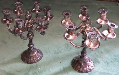 null Paire de candélabres en métal argenté à six bras de lumières

Style Louis XV,...