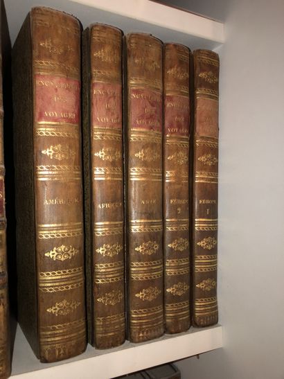 null 
Lot de livres brochés et reliés, XVIIIe, XIXe s, modernes, dont:




 - Plusieurs...