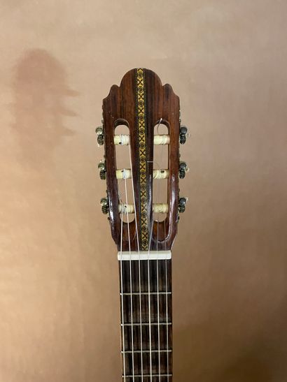null Belle guitare d'étude anonyme , Japon, 1970

Diapason 660mm, espacement au sillet...