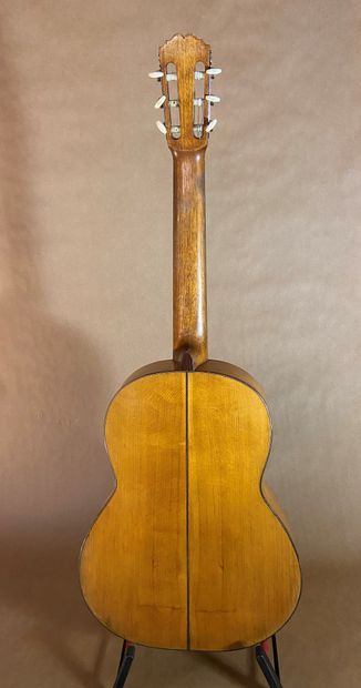null Flamenco guitar from the Casa GONZALES, Barcelona, 1st half of the 20th century

String...