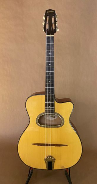 null Big mouth jazz guitar XII by PATENOTTE with label n°11645

Model 651

maple...