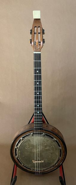 null Tenor Banjo SILGA brand with iron mark on the neck, Paris C.1930

Nice inlaid...