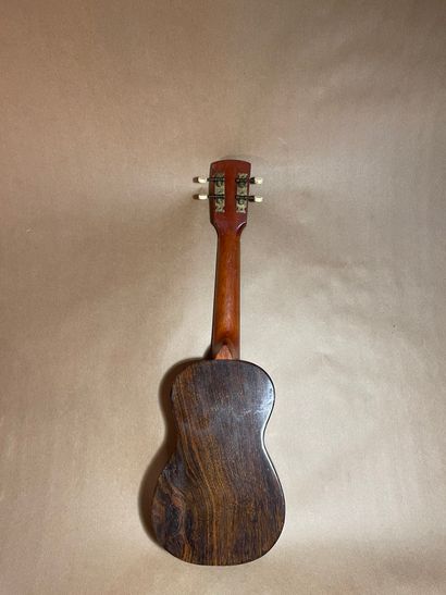 null Soprano ukulele made in India by BOMBAY

C.1950, good condition;

Marks of use,...