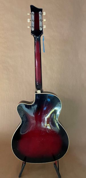 null Jazz archtop guitar brand ASTRO German manufacture c.1960

Cherry Sunburst finish

Varnished,...