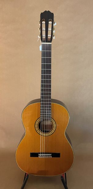 Guitare classique TAKAMINE N°30 c.1980, dont...