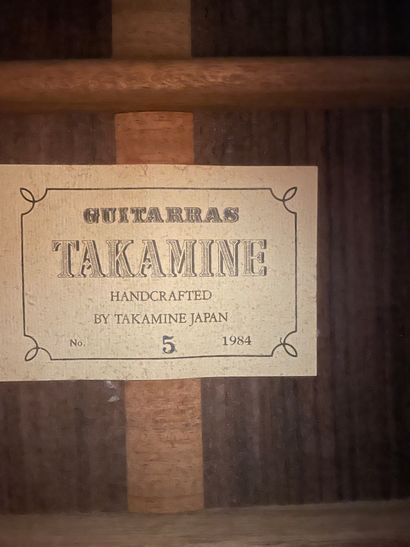 null Classical guitar TAKAMINE N°5 from 1984, with the label

String length 650mm,...