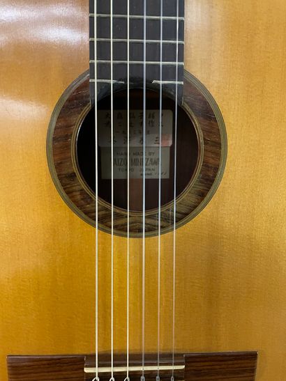 null 
Guitare classique de TAIZO MINESAWA Tokyo japon de 1963, dont elle porte l'étiquette...