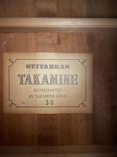 null Guitare classique TAKAMINE N°30 c.1980, dont elle porte l'étiquette N° 89121897

Diapason...