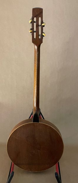 null Banjo Ténor de marque CLAVERO C.1930, dont il porte la marque estampillée sur...