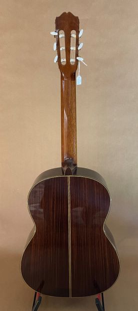 null Guitare classique TAKAMINE N°30 c.1980, dont elle porte l'étiquette N° 89121897

Diapason...